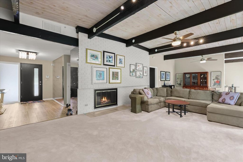 Image 10 of property listing at 5 STONE HOLLOW CT, Baltimore, MD 21208