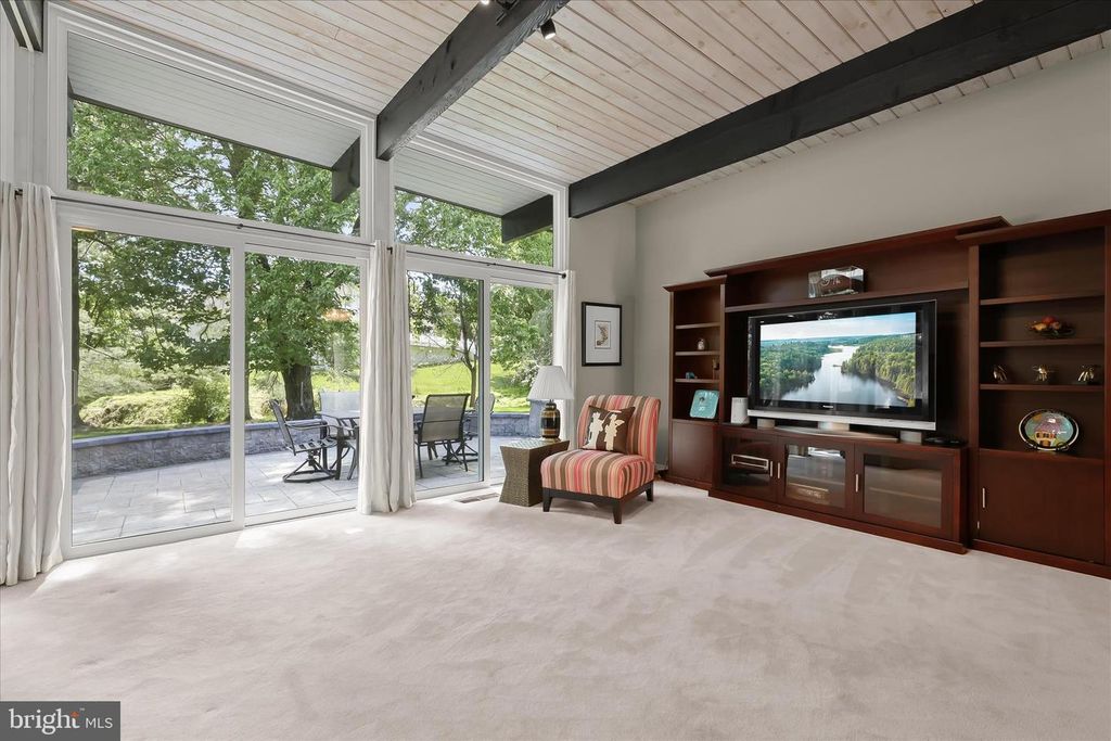 Image 12 of property listing at 5 STONE HOLLOW CT, Baltimore, MD 21208