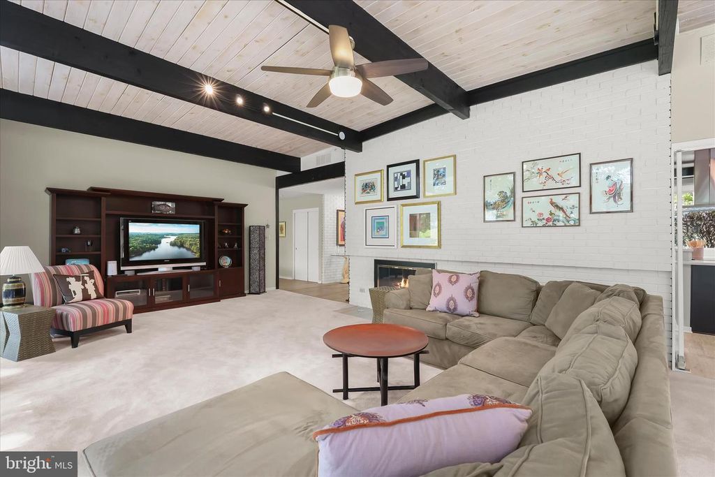 Image 14 of property listing at 5 STONE HOLLOW CT, Baltimore, MD 21208