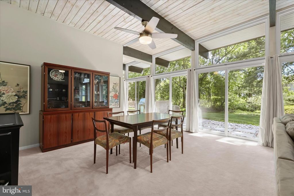 Image 15 of property listing at 5 STONE HOLLOW CT, Baltimore, MD 21208