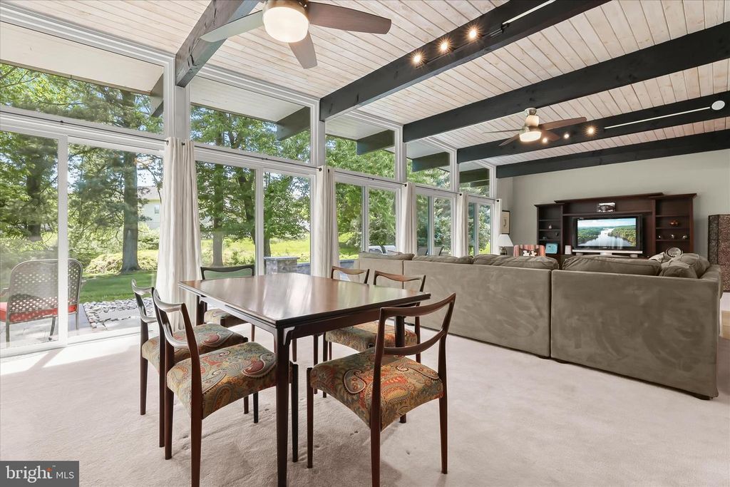 Image 16 of property listing at 5 STONE HOLLOW CT, Baltimore, MD 21208