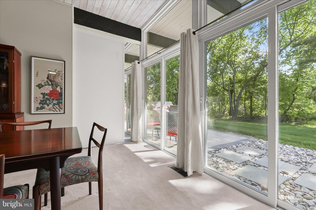 Image 19 of property listing at 5 STONE HOLLOW CT, Baltimore, MD 21208