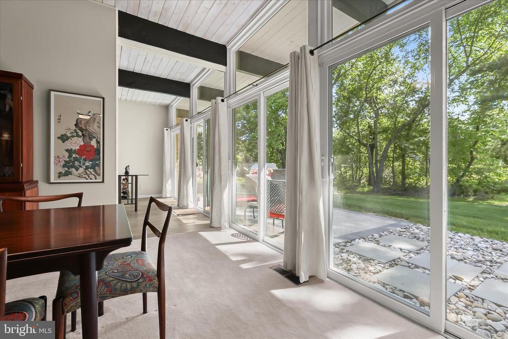 Image 20 of property listing at 5 STONE HOLLOW CT, Baltimore, MD 21208