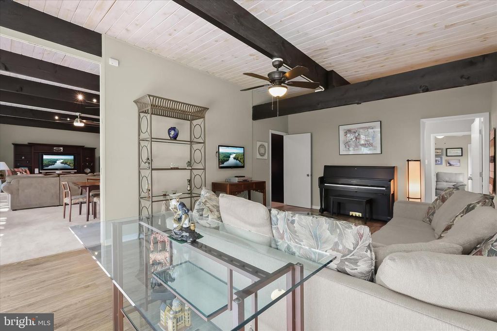 Image 23 of property listing at 5 STONE HOLLOW CT, Baltimore, MD 21208