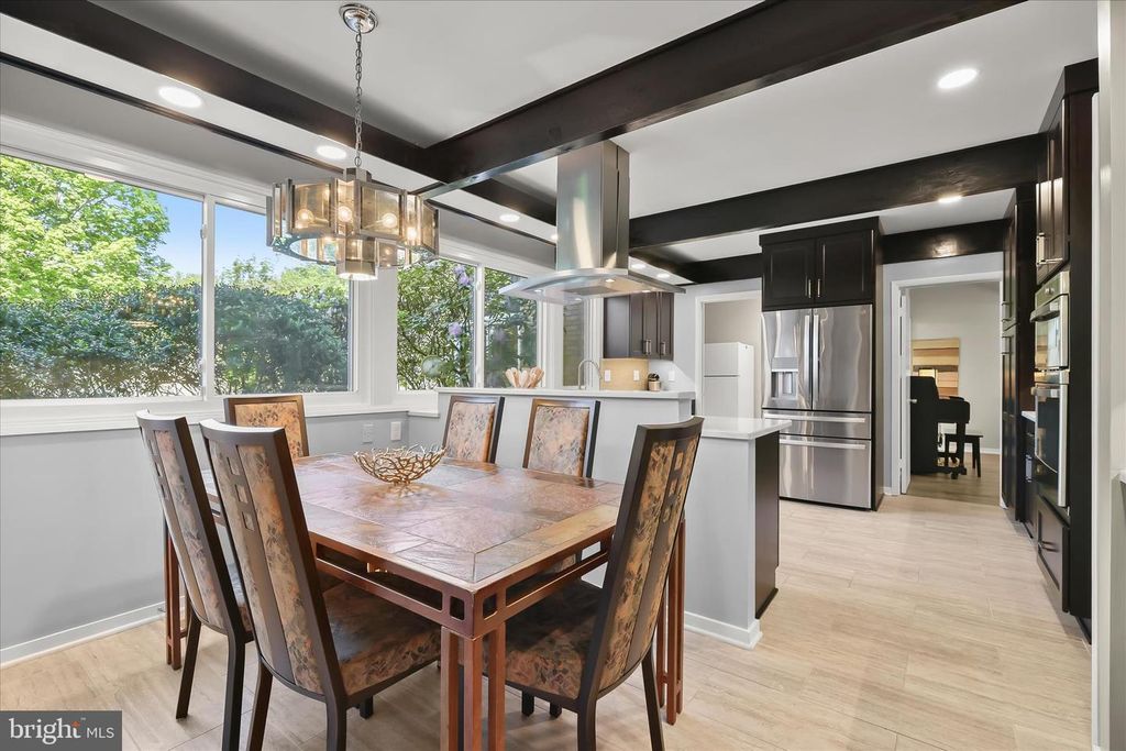 Image 25 of property listing at 5 STONE HOLLOW CT, Baltimore, MD 21208