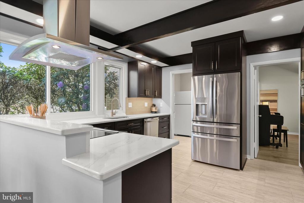 Image 30 of property listing at 5 STONE HOLLOW CT, Baltimore, MD 21208