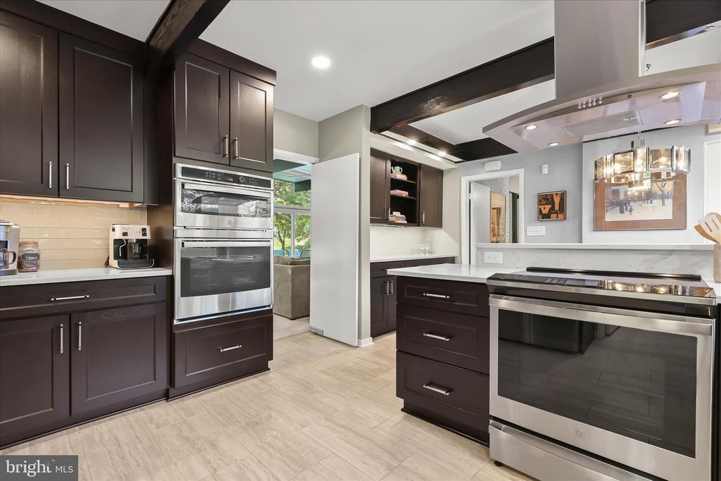 Image 32 of property listing at 5 STONE HOLLOW CT, Baltimore, MD 21208