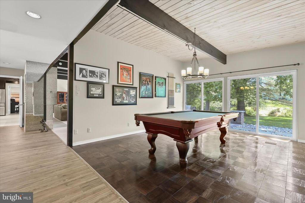 Image 35 of property listing at 5 STONE HOLLOW CT, Baltimore, MD 21208
