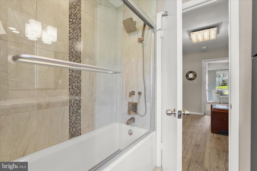 Image 51 of property listing at 5 STONE HOLLOW CT, Baltimore, MD 21208