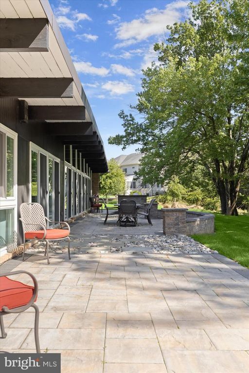 Image 62 of property listing at 5 STONE HOLLOW CT, Baltimore, MD 21208