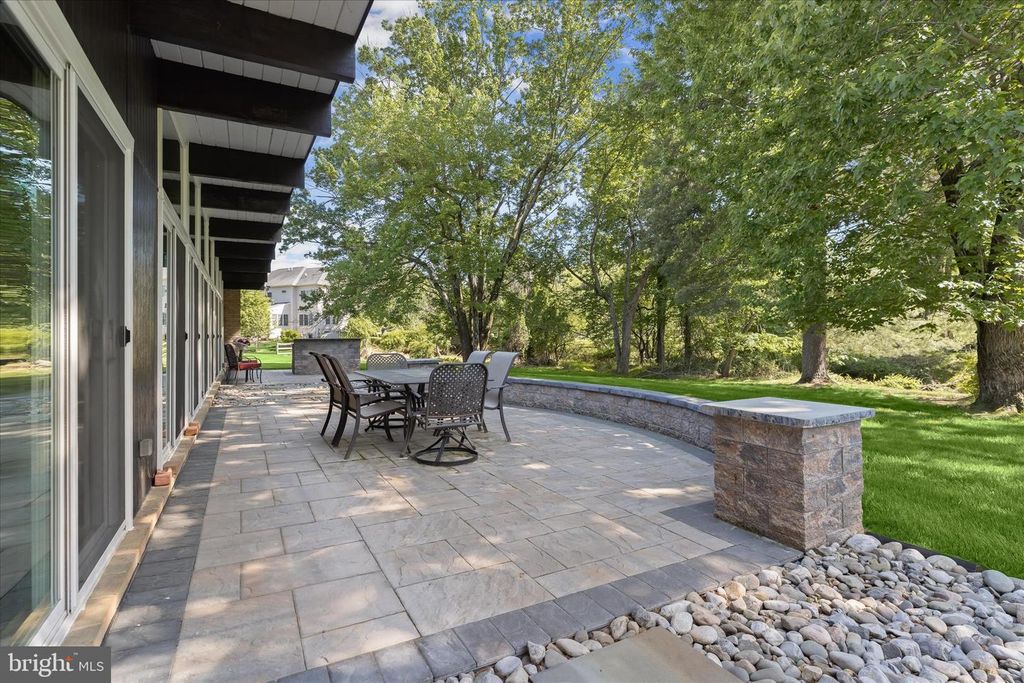 Image 63 of property listing at 5 STONE HOLLOW CT, Baltimore, MD 21208