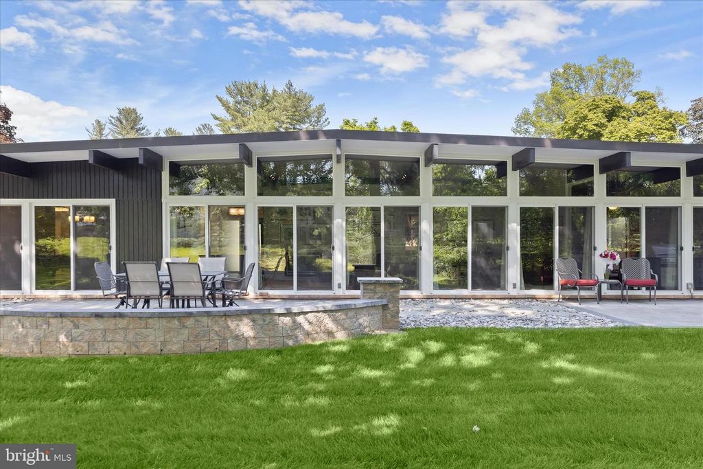 Image 65 of property listing at 5 STONE HOLLOW CT, Baltimore, MD 21208