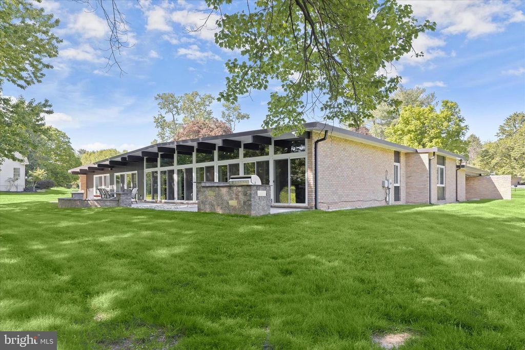 Image 67 of property listing at 5 STONE HOLLOW CT, Baltimore, MD 21208