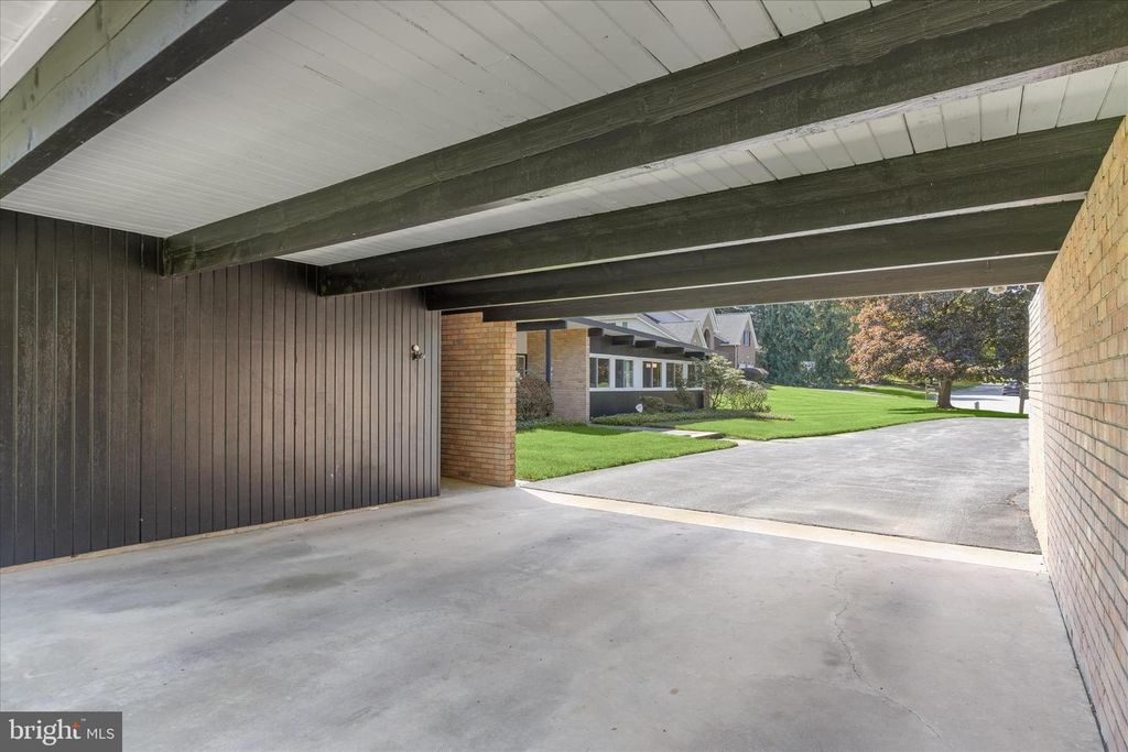 Image 71 of property listing at 5 STONE HOLLOW CT, Baltimore, MD 21208