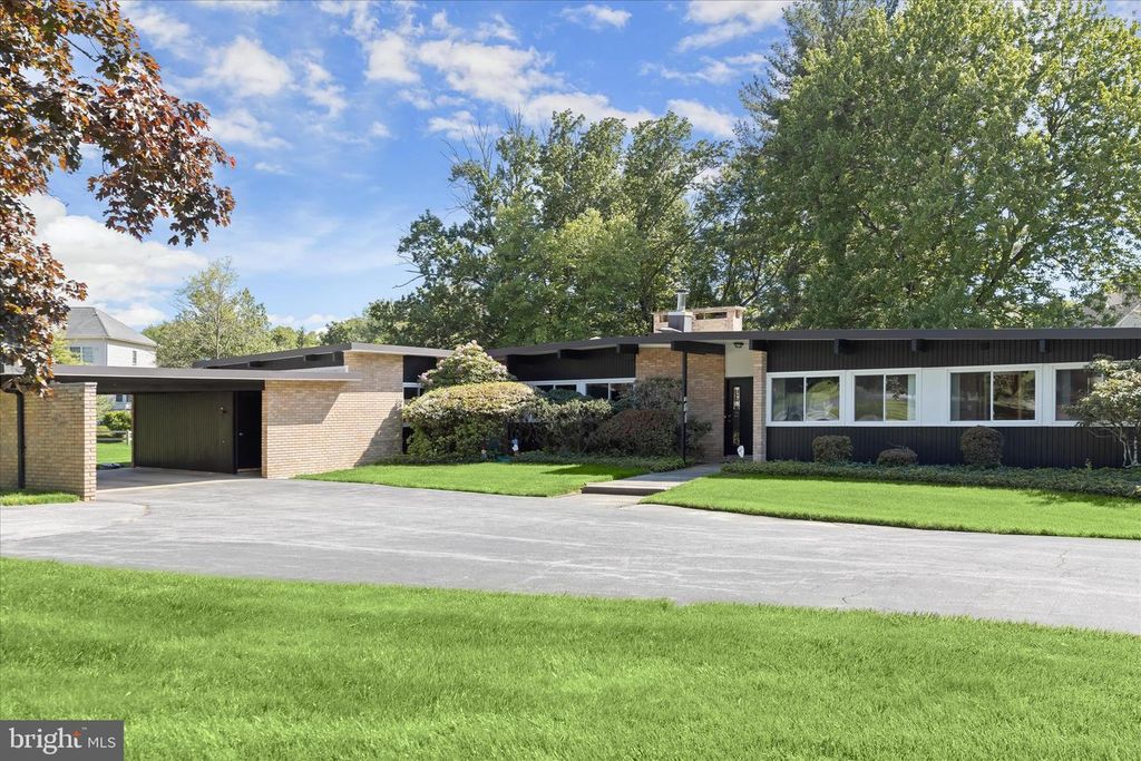 Image 72 of property listing at 5 STONE HOLLOW CT, Baltimore, MD 21208