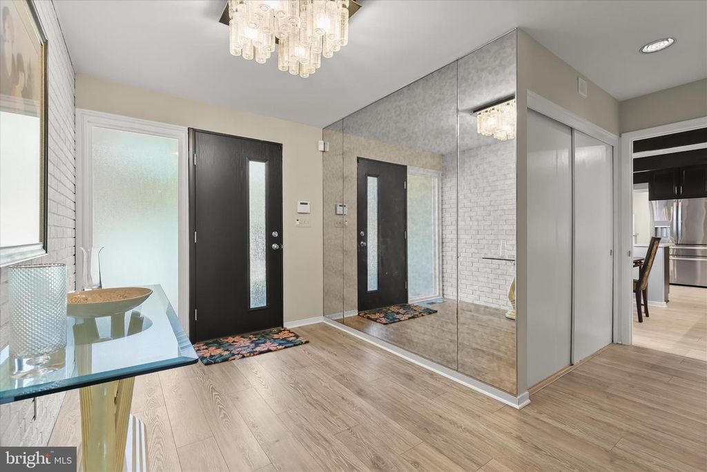 Image 7 of property listing at 5 STONE HOLLOW CT, Baltimore, MD 21208