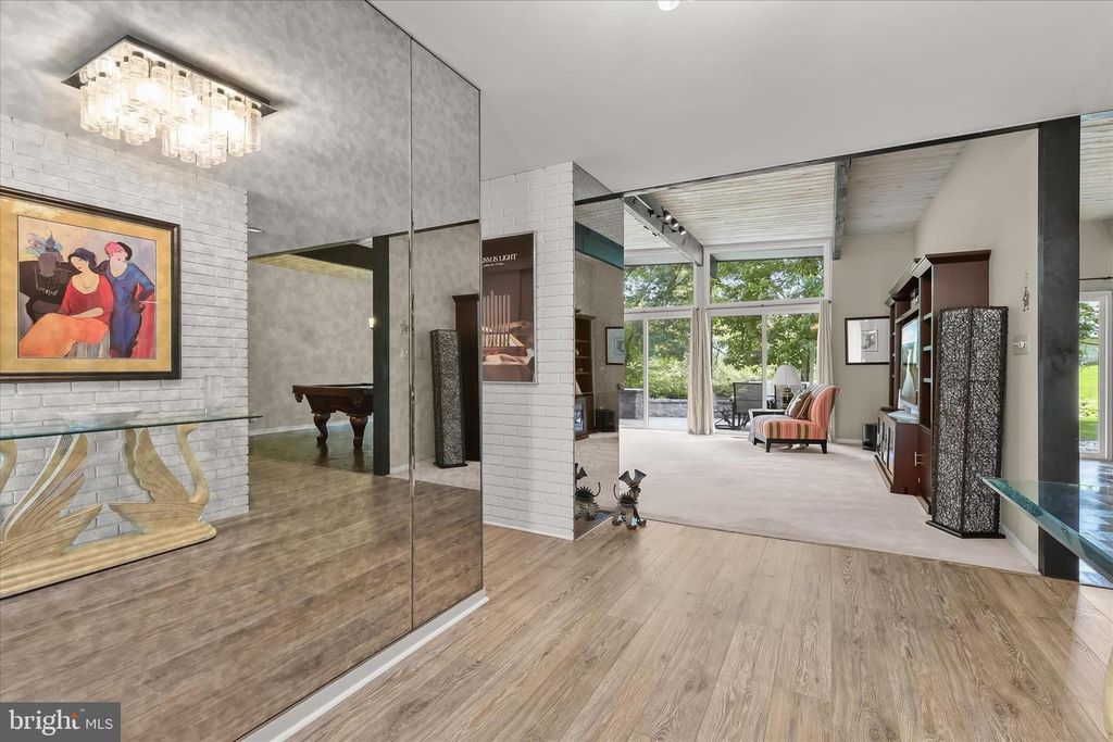 Image 8 of property listing at 5 STONE HOLLOW CT, Baltimore, MD 21208