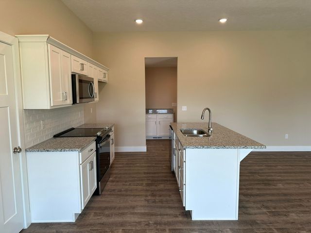 1271 N Maxine Avenue, Nixa, MO 65714