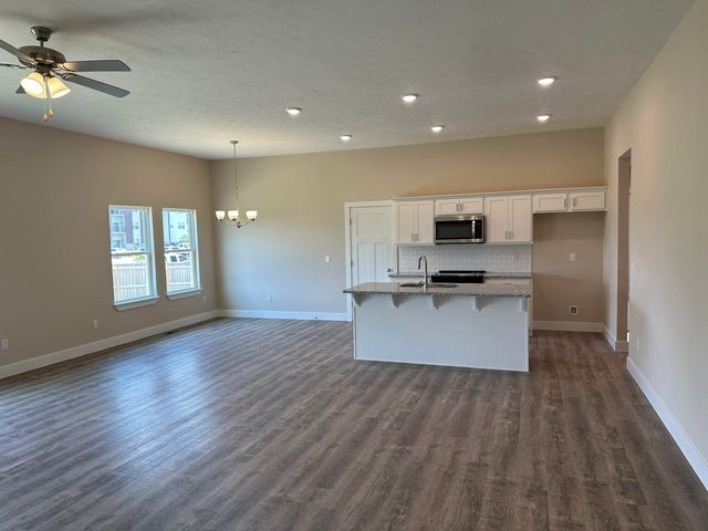 1271 N Maxine Avenue, Nixa, MO 65714