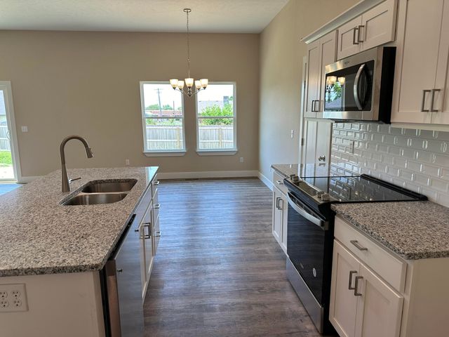 1271 N Maxine Avenue, Nixa, MO 65714