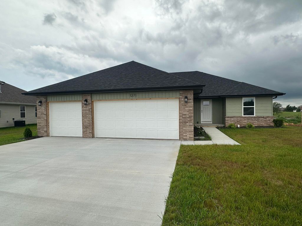 1271 N Maxine Avenue, Nixa, MO 65714