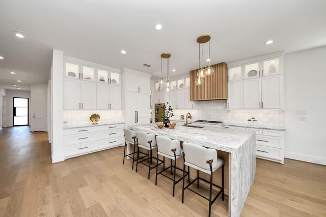 1623 Viking Drive, Houston, TX 77018