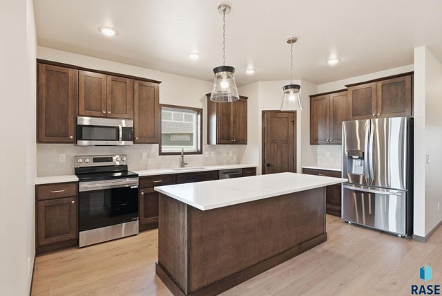 2417 E Gunnar St Street, Brandon, SD 57005