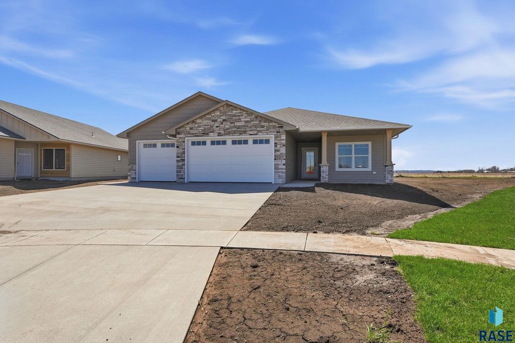2417 E Gunnar St Street, Brandon, SD 57005
