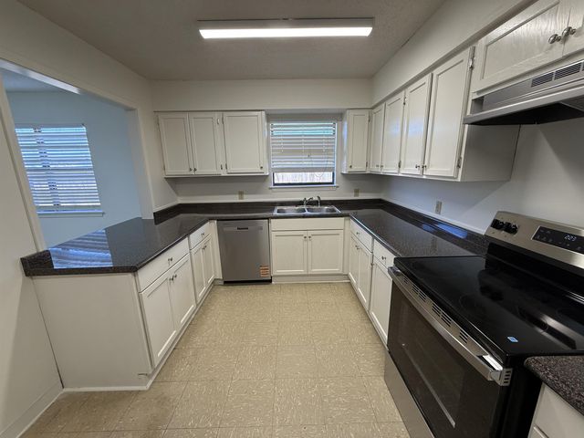 208 Diplomat Way Drive, Thibodaux, LA 70301