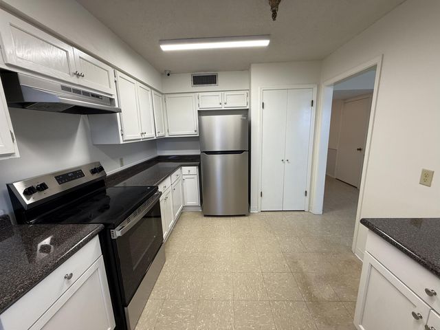 208 Diplomat Way Drive, Thibodaux, LA 70301