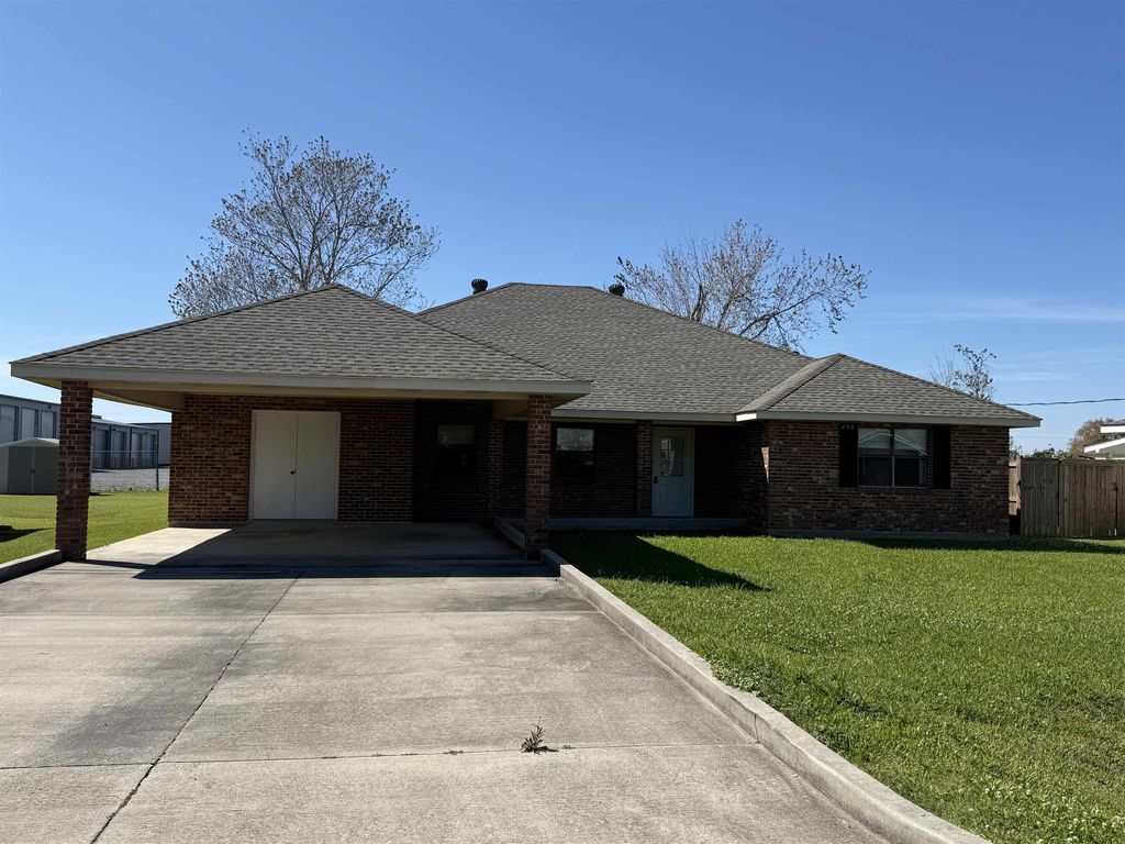 208 Diplomat Way Drive, Thibodaux, LA 70301