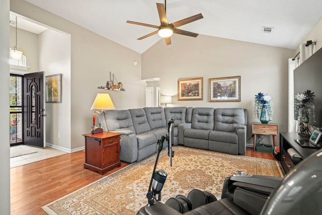 608 Stoney Burn Ln., Myrtle Beach, SC 29579