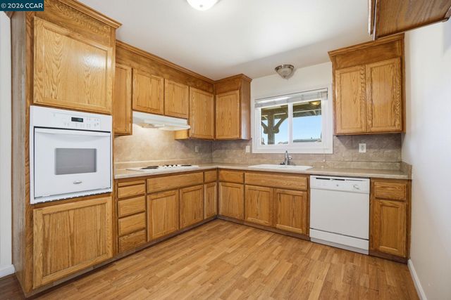 1424 Yosemite Dr, Antioch, CA 94509
