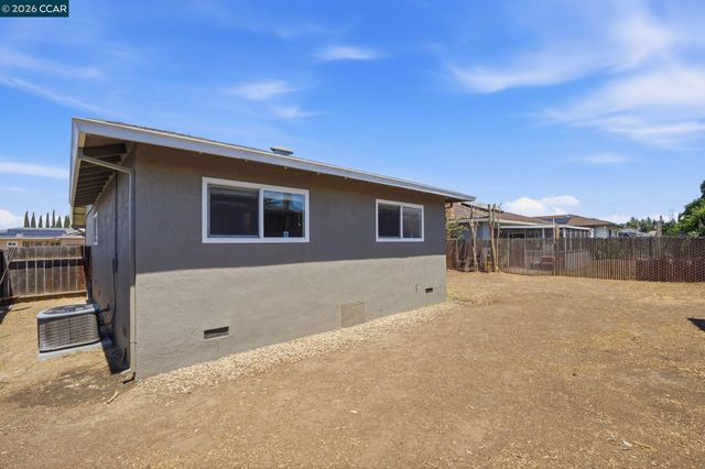 1424 Yosemite Dr, Antioch, CA 94509