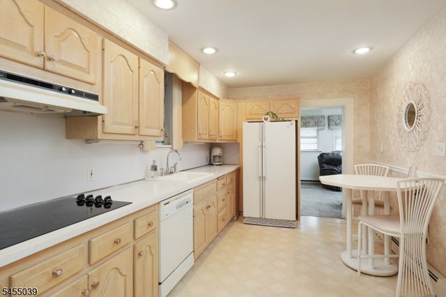 911 W Henry St, Linden City, NJ 07036