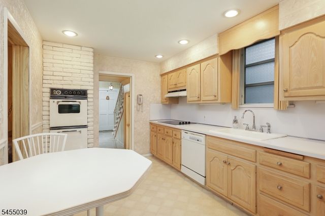 911 W Henry St, Linden City, NJ 07036