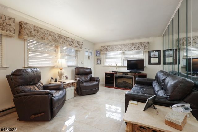 911 W Henry St, Linden City, NJ 07036