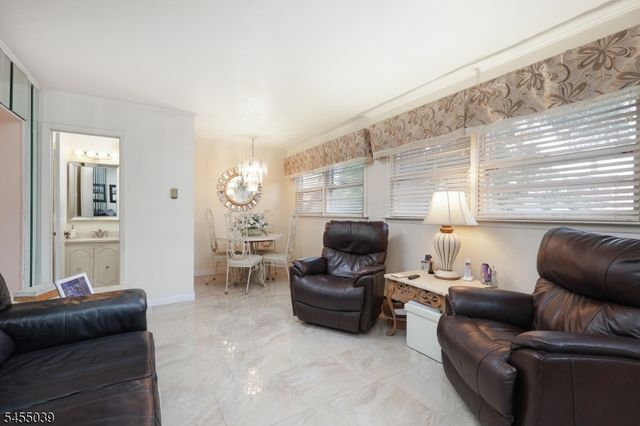 911 W Henry St, Linden City, NJ 07036