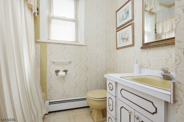 911 W Henry St, Linden City, NJ 07036