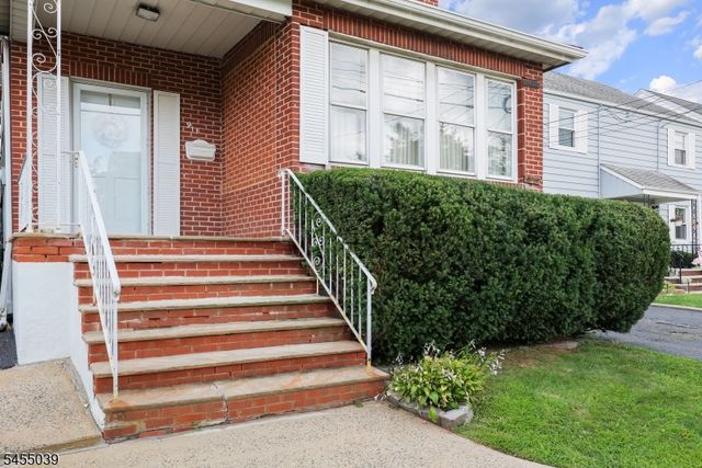 911 W Henry St, Linden City, NJ 07036