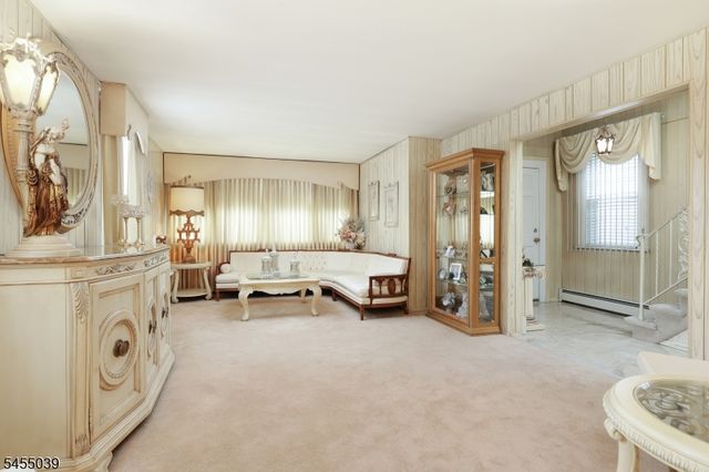 911 W Henry St, Linden City, NJ 07036