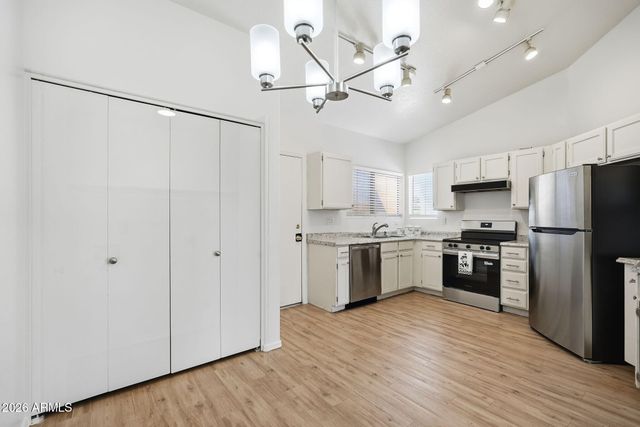 8542 W OREGON Avenue, Glendale, AZ 85305