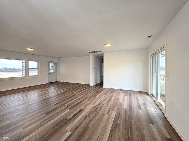 11 S 1050 W, Jamestown, IN 46147