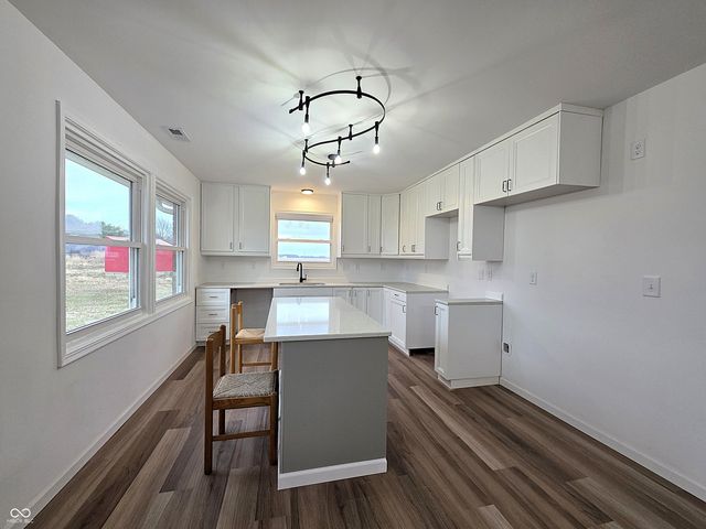 11 S 1050 W, Jamestown, IN 46147