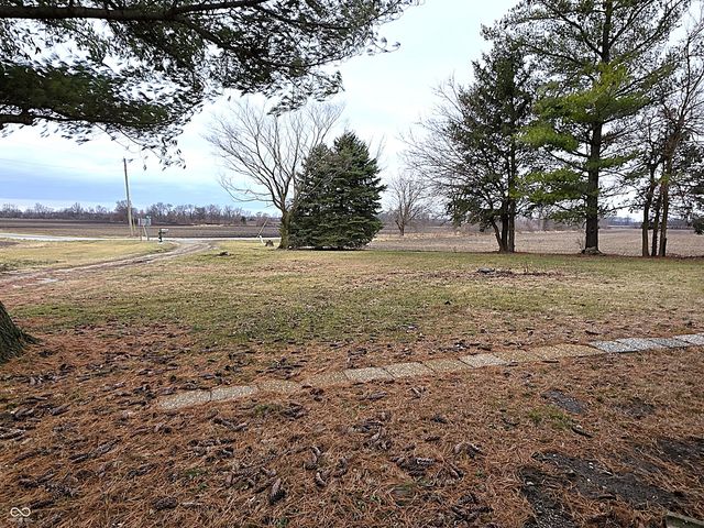 11 S 1050 W, Jamestown, IN 46147