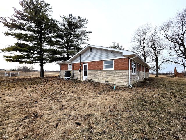 11 S 1050 W, Jamestown, IN 46147