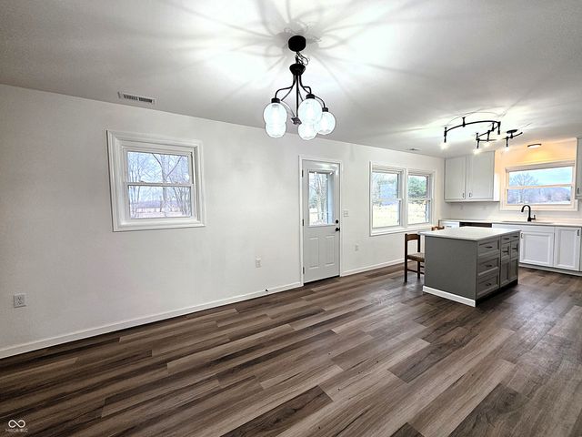 11 S 1050 W, Jamestown, IN 46147