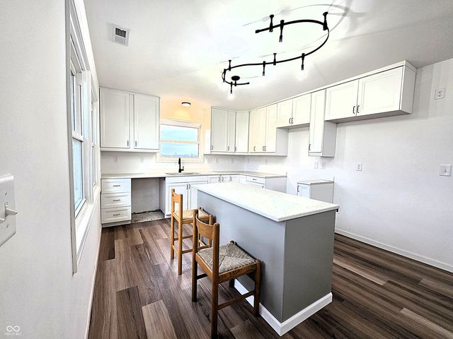 11 S 1050 W, Jamestown, IN 46147