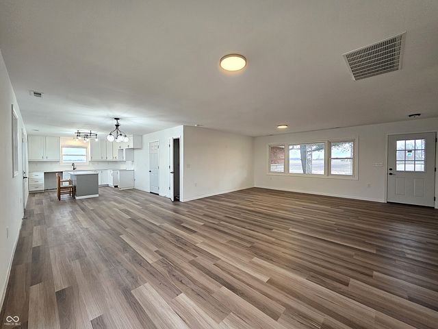 11 S 1050 W, Jamestown, IN 46147