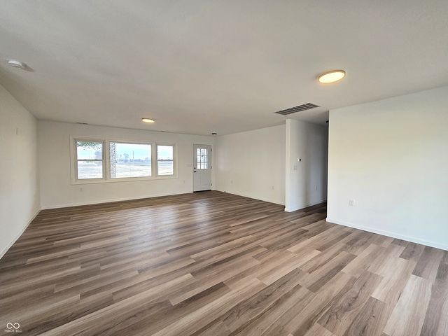 11 S 1050 W, Jamestown, IN 46147